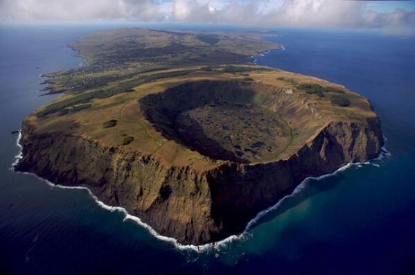 INFORMADORCHILE's tweet photo. Foto aérea de Isla De Pascua... http://t.co/DArXD8ZsLL