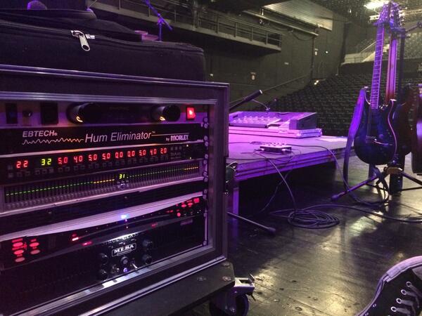 My rig for Rebecca Ferguson's european tour. Thanks for the amazing tone!
@PRSGuitarsEuro <a href="/MesaBoogie/">MESA/Boogie</a> <a href="/tcelectronic/">TC Electronic</a>