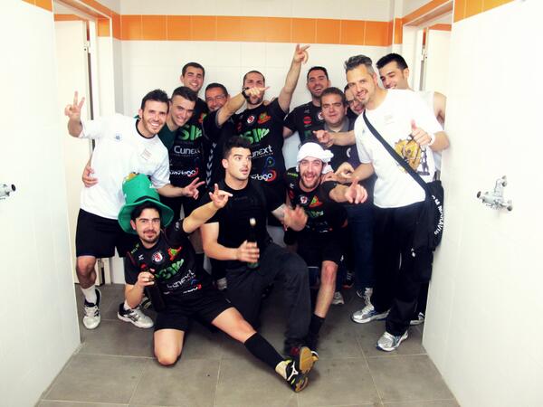 Juaninieve1983's tweet photo. Objetivo principal de nuestra aventura:
DISFRUTAR

#Leones http://t.co/owMfqKfTFh