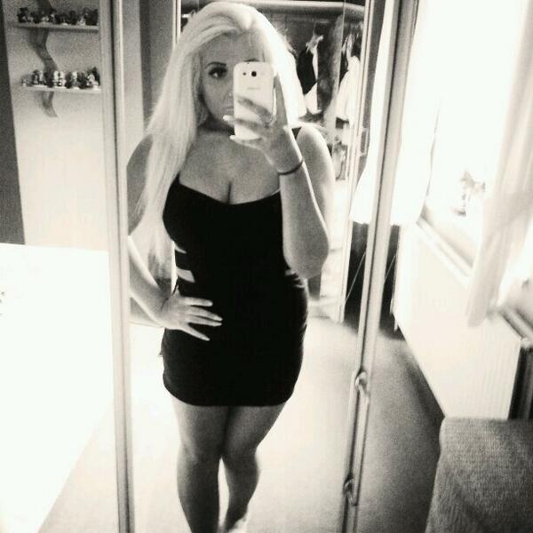 RachelleW123's tweet photo. Love getting a new dress town last night http://t.co/dNfNGnMJcM
