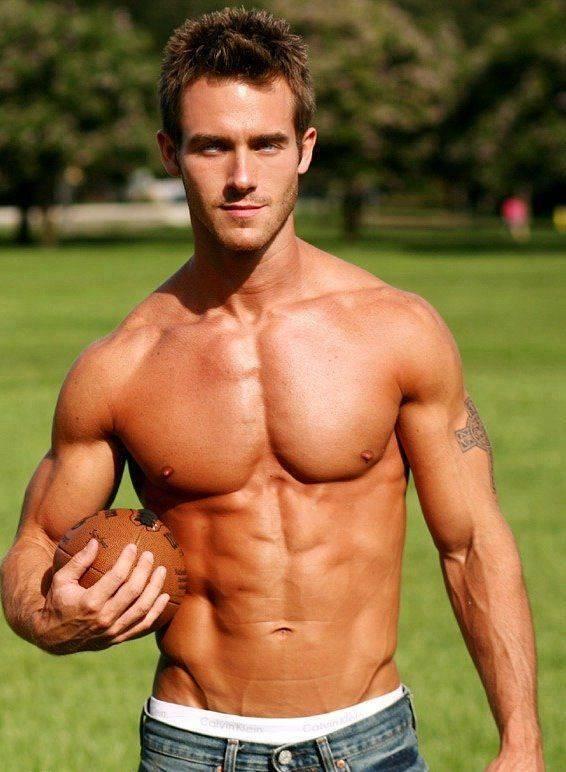 stutenzee's tweet photo. Sunday books http://t.co/6lYyKouAq2 #sundayfootball   #sundayinspiration   #sundayimage http://t.co/113em1pCz2