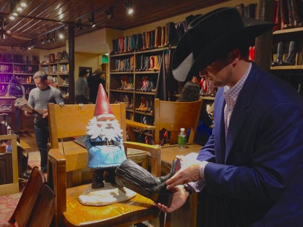 Travelocity Roaming Gnome tweet media