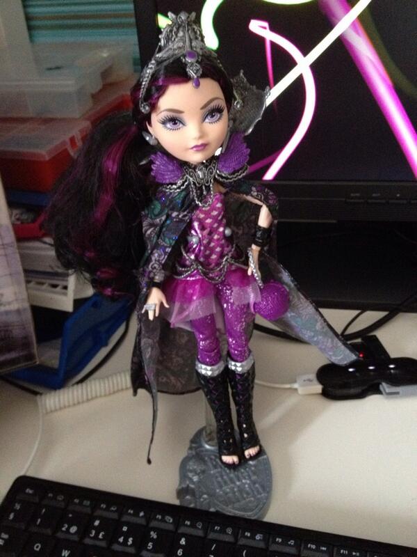 My toys,loves and fashions: Ever After High - Bonecas Apple & Raven!!!