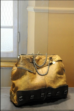 Uniquejunk's tweet image. Punto Rojo - #vintage #italiandesign #handbags made from 1970's #leather jackets &amp;amp; military gaiters. info@uniquejunk