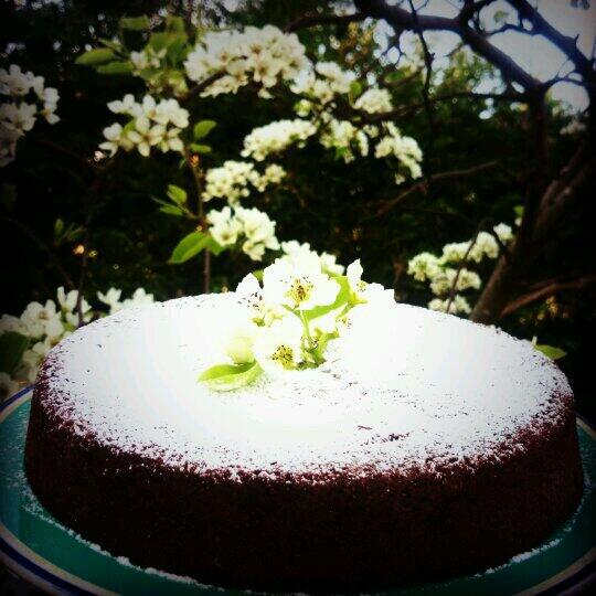 imane_lkh's tweet image. Ma tuerie de l'après midi #lovefood #springcake #chocolate #foodporn :)