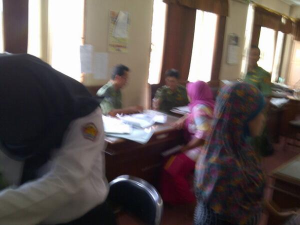 RenataMojojo's tweet image. Yaelah nih malah ngerupi kampret banget kan?? #KANTORCATATANSIPILCIAMIS #CIAMIS #capil #gajihbuta