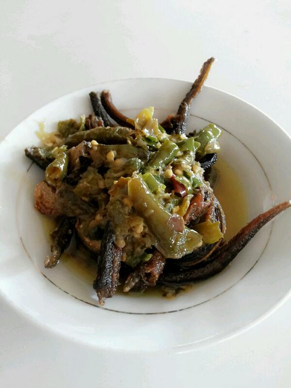 info_kerinci's tweet photo. Ada yg suka dengan sambal belut..?? http://t.co/SKeJaJrU5X