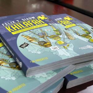 felixsiauw's tweet photo. Buku Khilafah* | buku ke-7 kami tentang "Pemimpin Amanah dan Sistem Amanah" | pemesanan bisa di >> @alfatihcenter http://t.co/ZKczfBbPzg