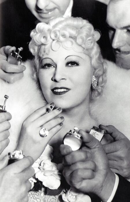 PeopleOfNY's tweet photo. "Too much of a good thing can be wonderful." - Mae West http://t.co/VyfNe2Nrcz