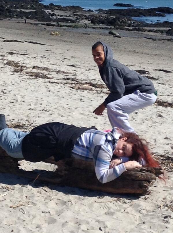Zay_Mars's tweet photo. My girlfriend wasn't really in the mood for taking pictures at the beach.😔😔 http://t.co/6mCC2Bjp0Q