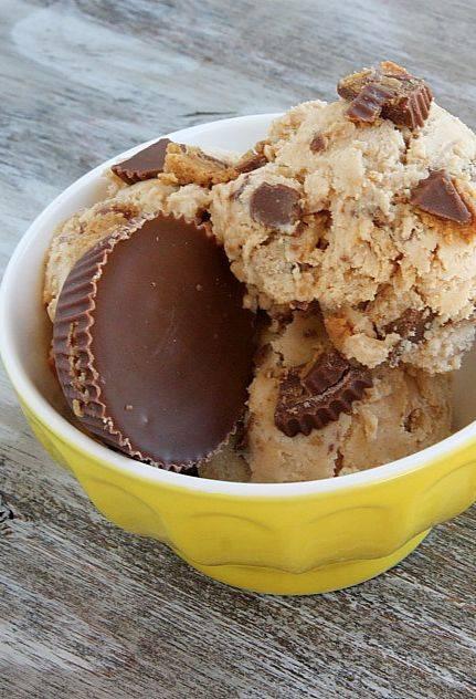 Cravings4Food's tweet photo. Peanut Butter Cup Ice Cream http://t.co/5owHe2jqiG