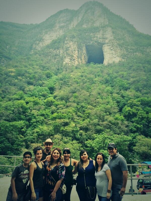 patriciaall's tweet photo. La cueva de los murciélagos ☺️✌️😄 @gabycasme @karen_Valdezz @leis_mtz  #mirma #viry #memo #andres mis nines ☺️❤️ http://t.co/wkjHbolBvH