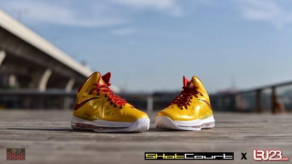 SHotCourt's tweet photo. Zoom Lebron X ‘Carmex’
@ComplexSneakers @kicksonfire http://t.co/BJfJ5lupXu