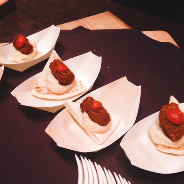 rhubarbandhoney's tweet photo. Another fave, the harissa, falafel, hummus, & pita from @Cleveland_Heath #ATA26 http://t.co/LZsZIIePVc