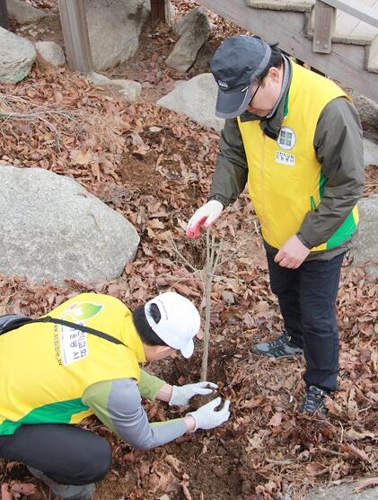 신천지 부산교회 “금정산에 무궁화 꽃이 피었습니다”
newscj.com/news/articleVi…