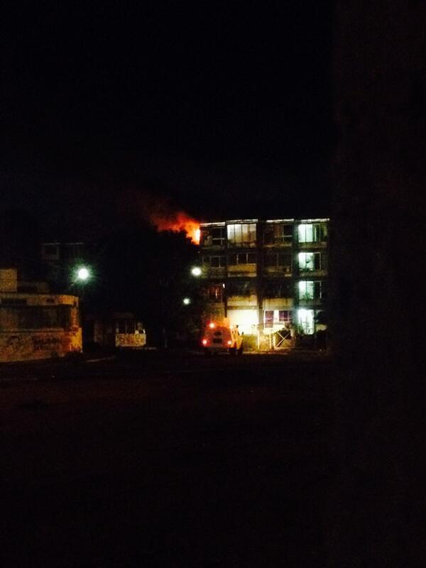 MarysabelGM's tweet photo. Puerto Ordaz #6A 10:20 pm Apto en llamas en Los Mangos por bomba Lacrimógena. Vía @KarimanparuSOS #ResistenciaVzla http://t.co/JseYz5hsLD"