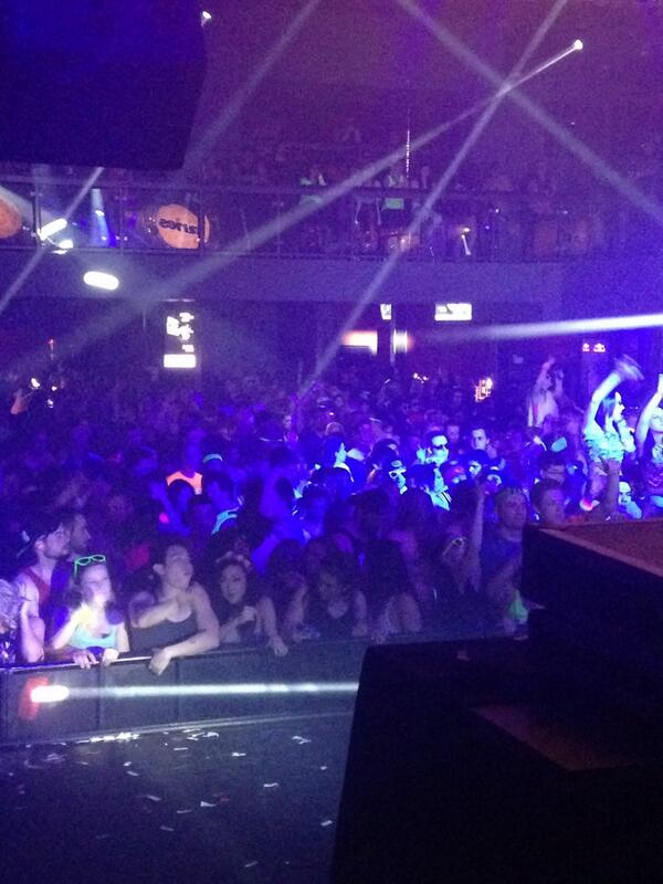 AriesMusicFest's tweet photo. .@londonmusichall going off to @SevenLionsMusic right now http://t.co/jNBIlStq1a