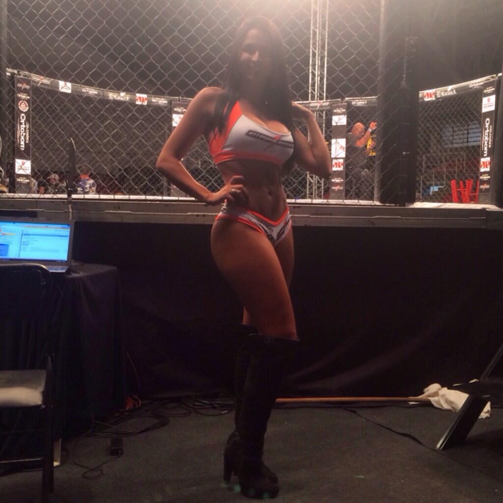 Evento @junglefc foi fantástico !! #ringgirl #mma http://t.co/ZE7jZqrLSO