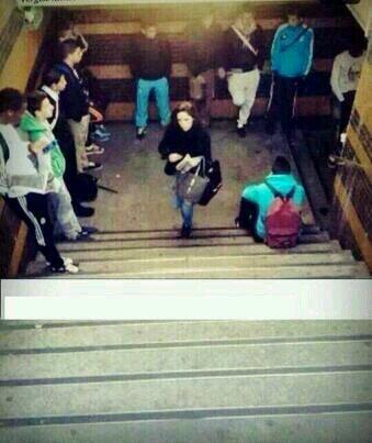 todosonputos's tweet photo. LA PEOR SITUACIÓN QUE PUEDE LLEGAR A PASAR UNA MUJER. http://t.co/nBW9iHWUhu