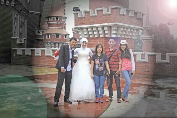 Behind the scenes photoshoot <a href="/AhlinaNovi/">Ambang N.A Novi</a> <a href="/triayuhayati/">tri ayu hayati</a>