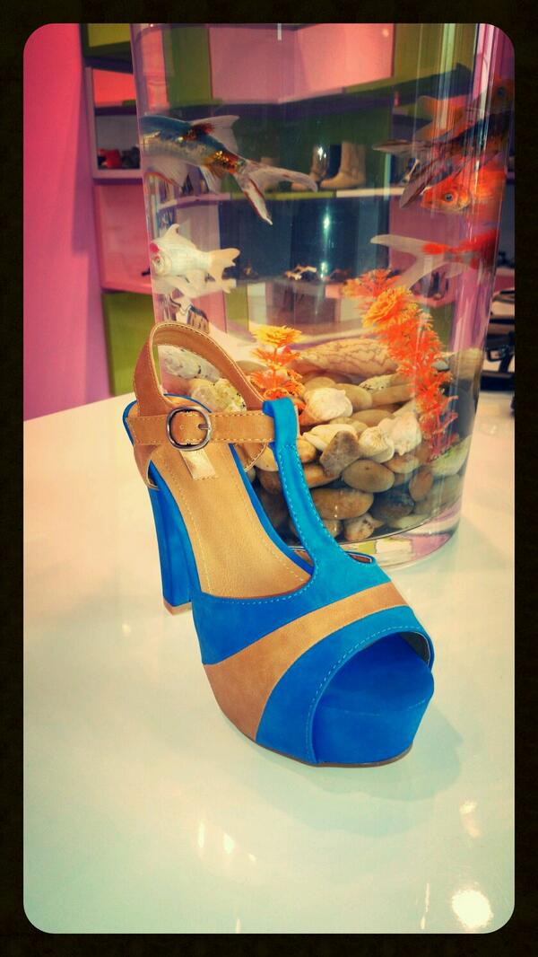 AnnikaModa's tweet photo. Buenos dias twiter@s!! Hoy os enseño unos @zapatos #zapatos, empezamos? http://t.co/MEDI7LrZf5