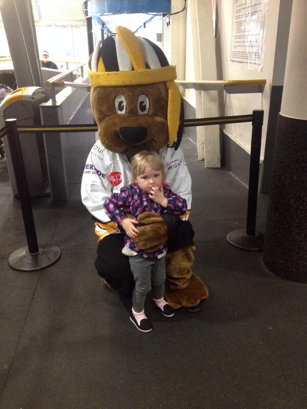 Frizzy_Bear's tweet photo. Great night watching @ChelmChieftains thanks to everyone who came and said hi also had lots of pictures taken. http://t.co/C81XIvW897