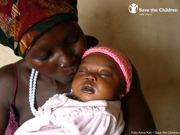 SaveChildrenIT's tweet photo. #BuonaNotizia dalla #SierraLeone: continua l'impegno del Governo per la #salute dei #neonati http://t.co/4gLH5x2MbQ http://t.co/GLPITCALEv