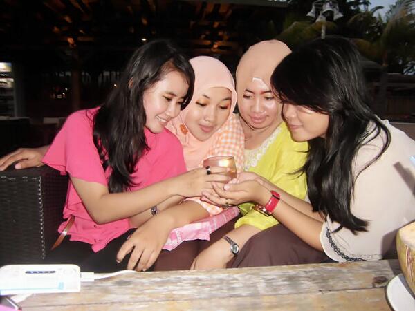 Kebersamaan yg terindah :) <a href="/nunikkha/">Nuniik Khasanul Muna</a> , <a href="/Arryani_Dwy/">Fairythopia</a> , @Akhmichacha