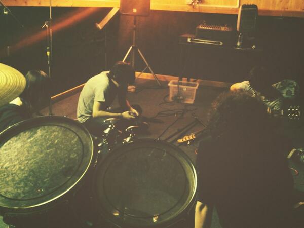 AFaceT0Fear's tweet photo. Writing the new song on Sunday!! #aftf #afacetofear #songwriter http://t.co/8CWzRroghv