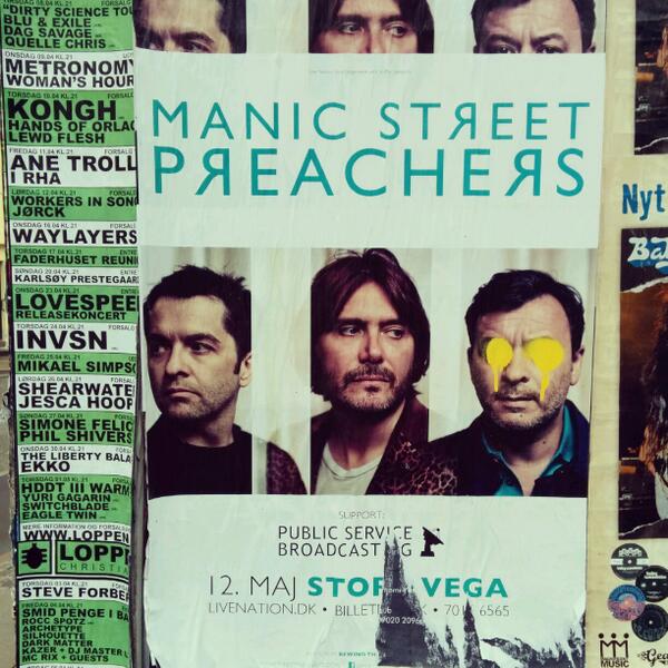 bejtrup's tweet image. Ham i midten er godt nok træt af at, ham til højre altid skal pjatte sådan.