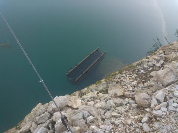 Carpkingdre's tweet photo. En daar ligt weer een bak #karper #karpervissen #Frankrijk @FoxInt http://t.co/483AB4xc22