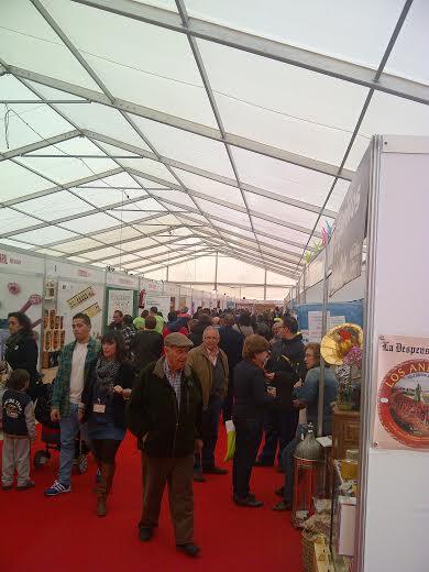 acesanc's tweet photo. y otra foto mas de la FERIA DE MOTA @FEMOferia donde varios empresarios asociados a @ceoecuenca estuvieron presentes. http://t.co/zZ5cvqmp7o