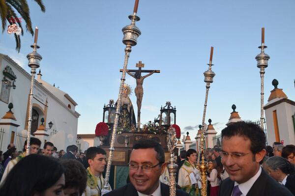 HdadConsolacion's tweet photo. El pasado sábado nos acompañó en la procesión de nuestros Titulares D. Práxedes Sánchez presidente del @cmisevilla http://t.co/rpebn8o0Lp