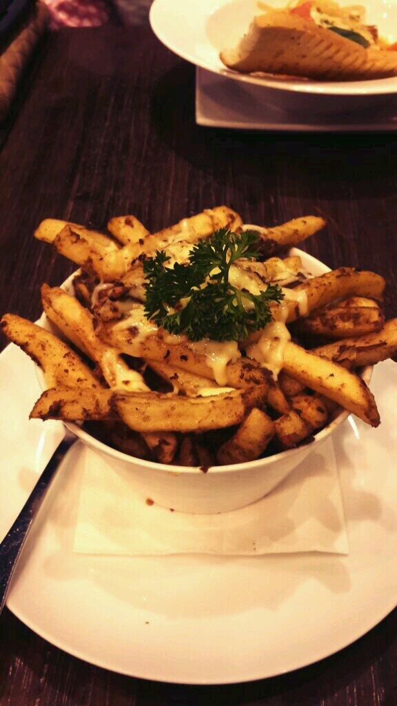 FrostChauncey's tweet photo. @hummingbird_eat YUMMY :3 http://t.co/i2Kbw27x1s