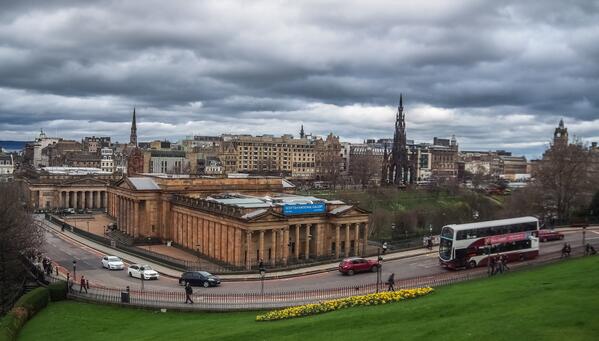 edinburgh's tweet photo. Actually looks quite calm... Have a good one! "@TheChaoticScot: Manic Monday from The Mound #ScotSnaps #Edinburgh http://t.co/y6kGY6GNhX"