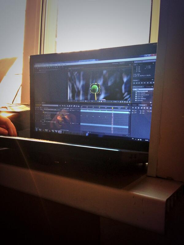 ThatThis_Blog's tweet image. Наш видеографер уже красит для вас чупа-чупс :D