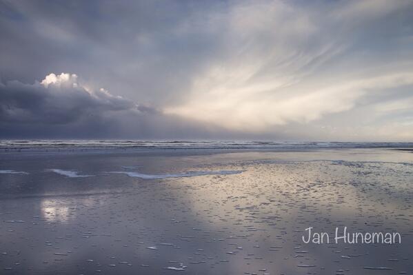 JanHuneman's tweet photo. @wadfotografen Mooi Opstralend Licht vanmorgen op de @de_boschplaat #Terschelling http://t.co/qdKJcjmuMO