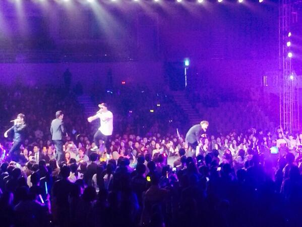 actor_JB's tweet image. 또 혼자.날뛰고 신났네!ㅋ