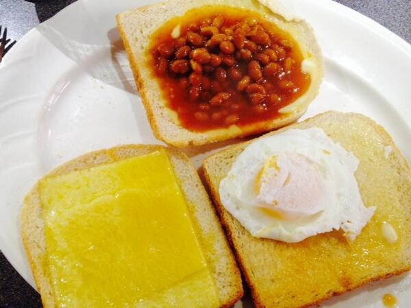 #meatfree #zerowaste lunch @WorldChangingMe: tbsp leftover beans, hard cheese & 2 bread crusts no one will eat!