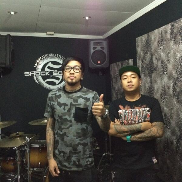 slapshock's tweet photo. Chat with us on Twitter!! Starts in a few minutes.. #AskSlap @slapshock @WeAreBMBX http://t.co/9Q1eUWuz93