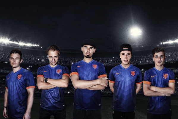 What a dream team! RT <a href="/feddelegrand/">Fedde Le Grand</a>: The Dutch DJ team! Who's joining our side this summer? ;)