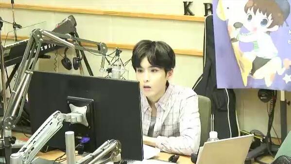WOOKindonesia's tweet photo. [SUKIRA] DJ Ryeowook entering the studio, tonight guest: SJ-M! http://t.co/vfUmrxzDes