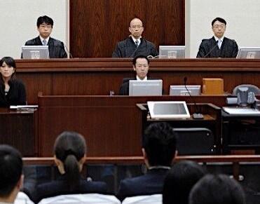 黒の酒場 ブラックバー Bot V Twitter 今月の推薦ファッションは 法服 裁判官や書記官がスーツの上に羽織る制服 何者にも染まらない 左右されない 黒い服 という意味合いだが 汚れても分からない黒い服 と揶揄される 黒の酒場 ブラックバー T