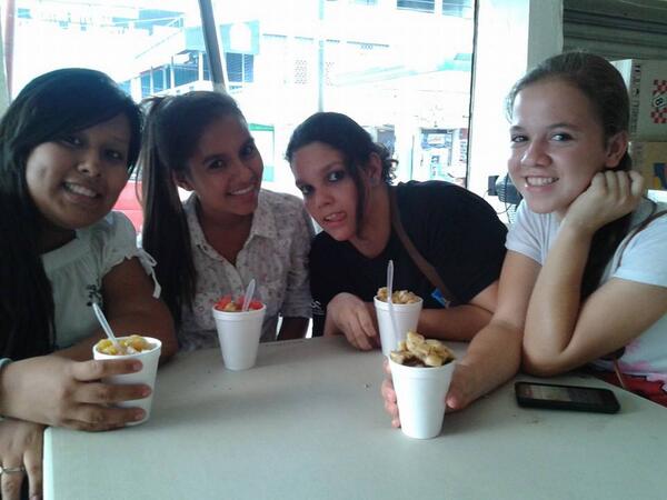 La_Tatitha's tweet photo. Hermosas :3 @teffyta_17  ♥♥ ☺ http://t.co/VqNbAr25Jm