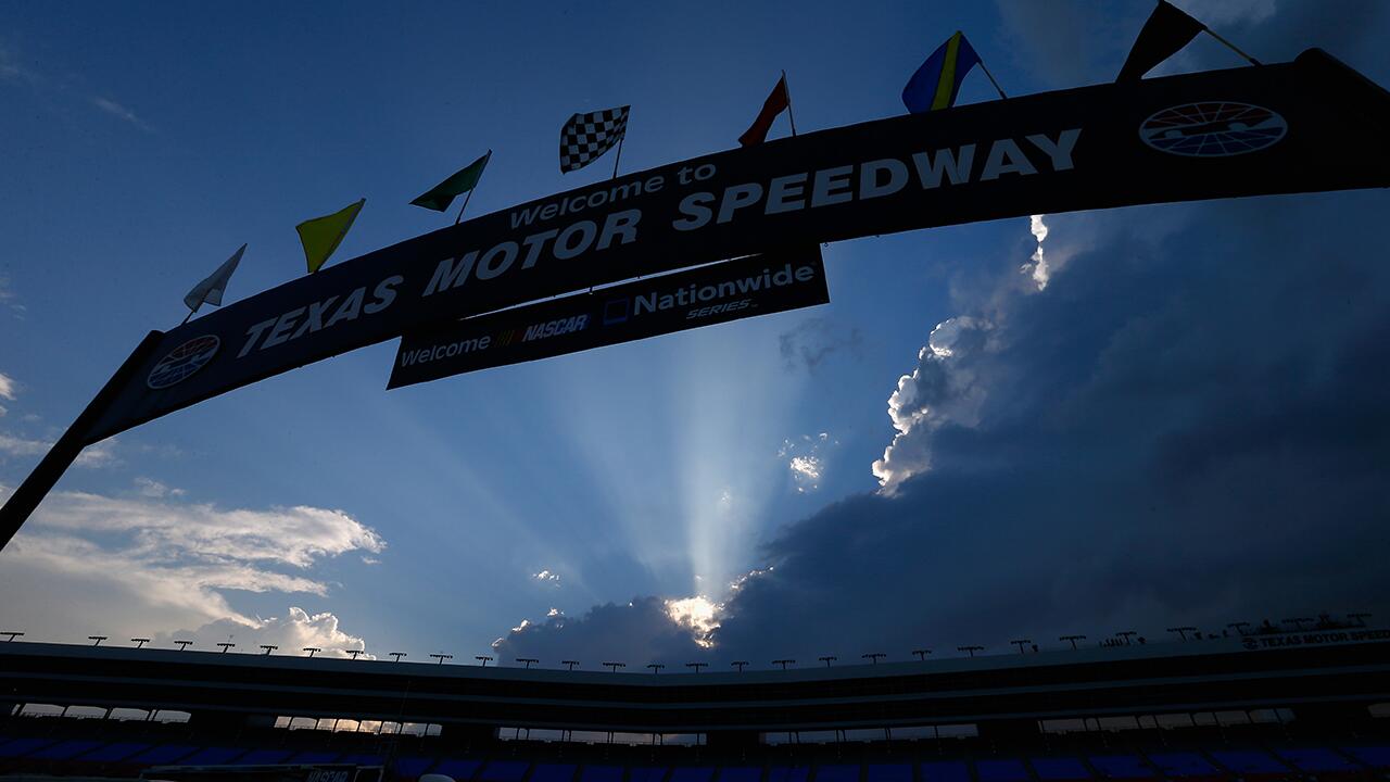 BkoDeWiIEAAiM04.jpg:large