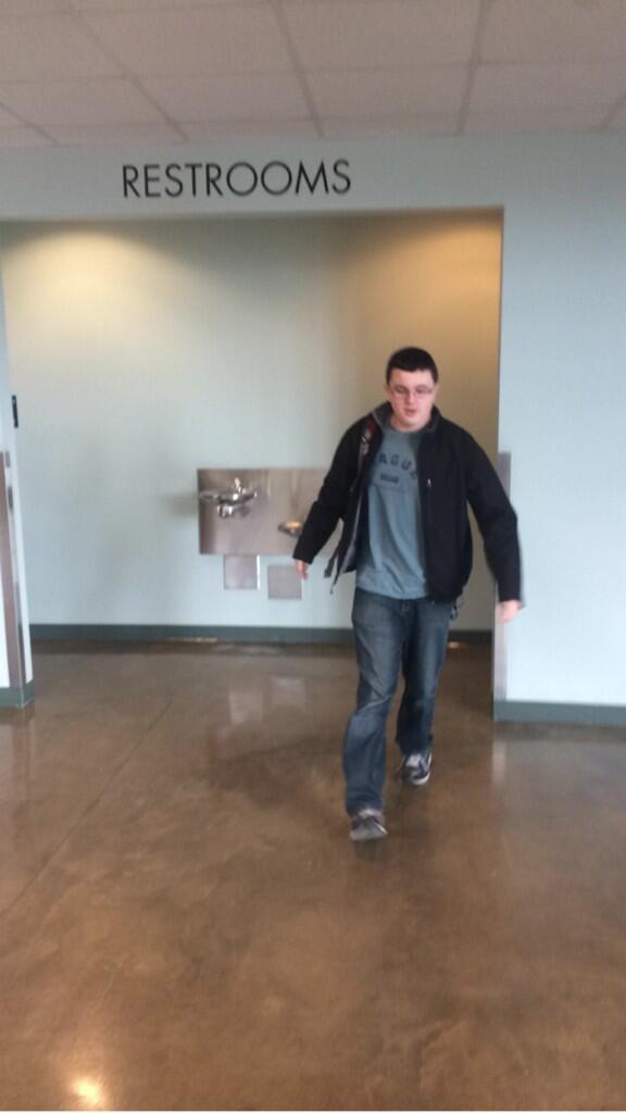 HandsomeCarter_'s tweet photo. Gotta freshen up in the lavatory before lady slaying #killinthegame http://t.co/pE124utdlx