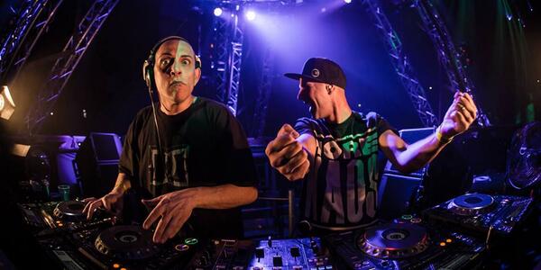 Qapital 2014: <a href="/tatankadj/">Tatanka</a> &amp; <a href="/DJZatox/">Zatox</a> (<a href="/WmfInfo/">Wild Motherfuckers</a>).