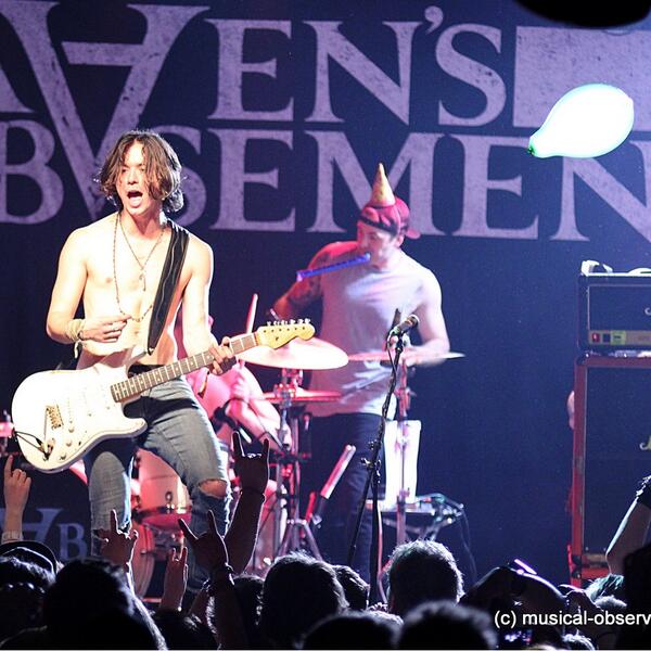 SidGlover's tweet photo. In Bochum. @BenGOTK abusing @Riversdrums during #executionersday #heavensbasement #welcomehometour http://t.co/6iWXFOkToK