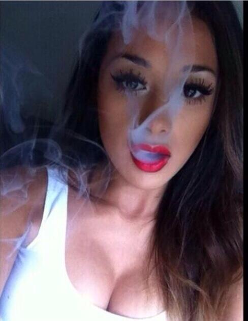 FemaleStoners's tweet image. 💋
