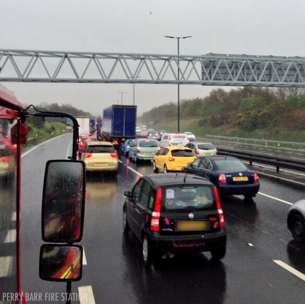 BhamUpdates's tweet photo. Travel Update - Two lanes remain CLOSED southbound on M6 between J7 and J6, due to an accident. AVOID. http://t.co/Bj5EqgcF5S